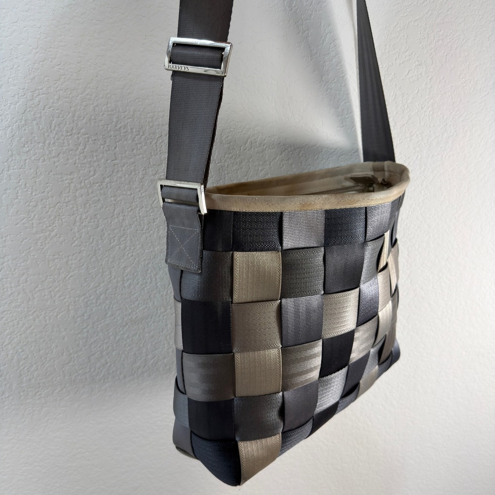 Harveys Women Seatbelt Messenger Bag Medium Grey Woven Eco Industrial